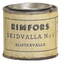 Sedan barnsben kokade Olle Rimfors sina egna skidvallor. 1927 lanserade han sin revolutionerande vallningstabell. D tyckte hans vnner att det var dags att ven salufra Rimforsvallorna.